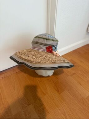 Grevi Straw Sun Hat with Striped Crown and Floral Embellishments